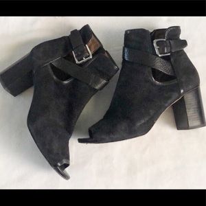 Donald J Pliner Black Leather/Suede Booties. 9M